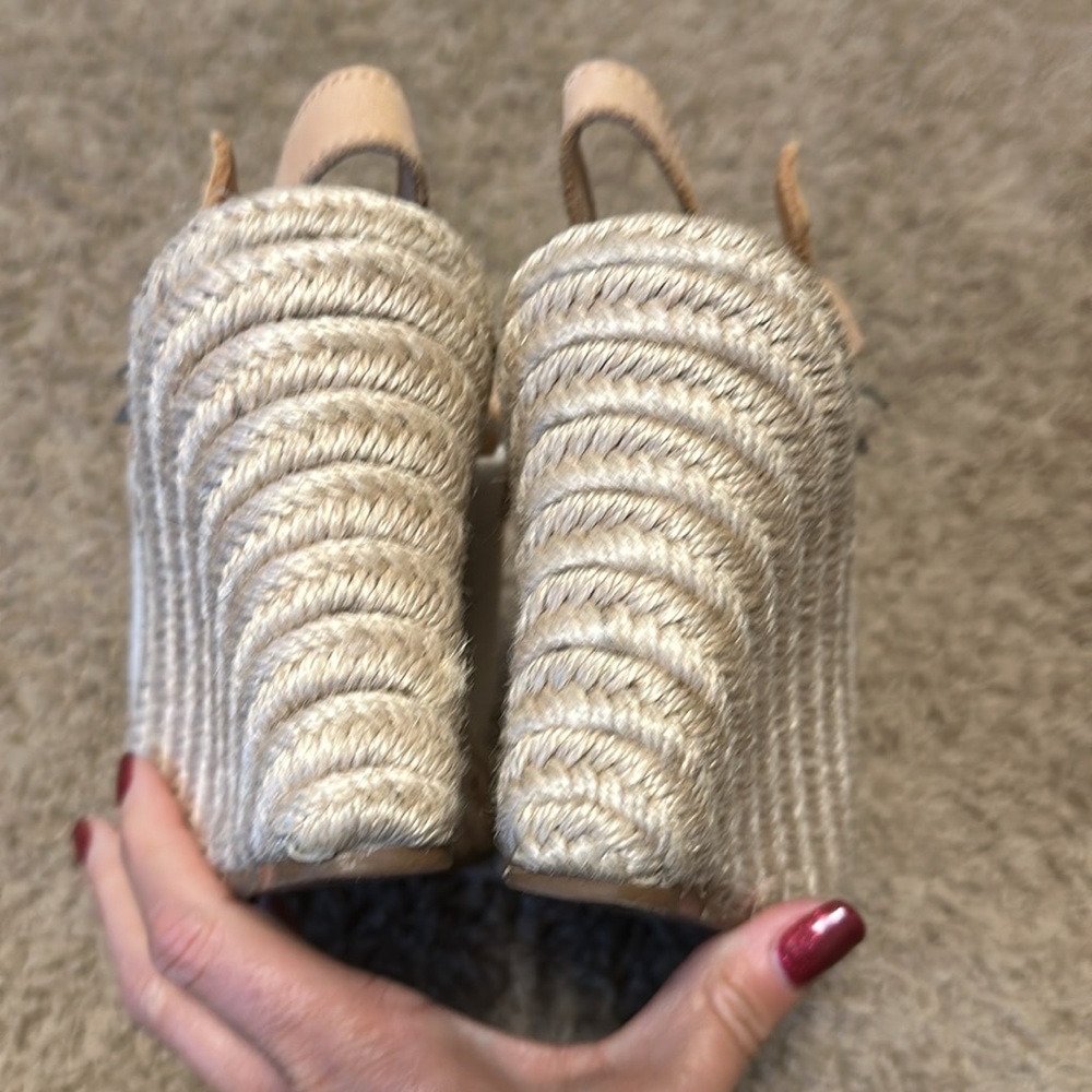 Toms Wedges size 7.5 - Picture 4 of 6